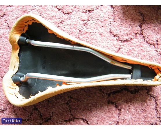 Charge Bucket 2009, kicsi k�pe nyereg