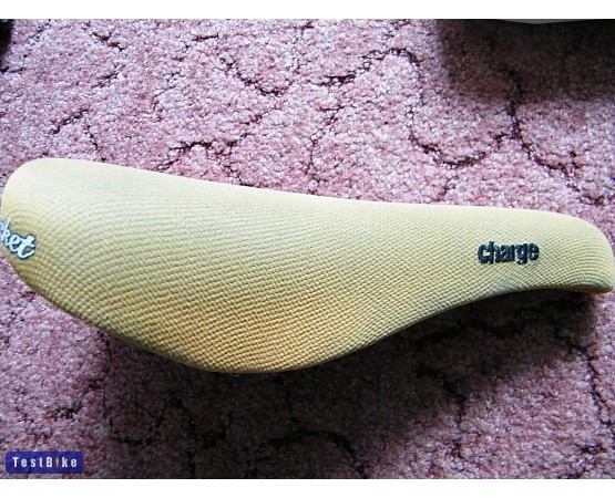 Charge Bucket 2009, kicsi k�pe nyereg