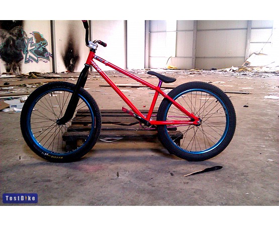 Dartmoor Quinnie 2010, Nikefun100 k�pe freeride v�z