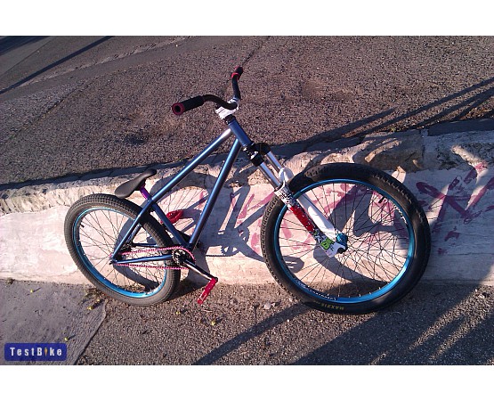 Dartmoor Quinnie 2010, Nikefun100 k�pe freeride v�z