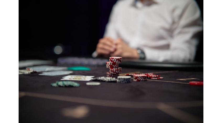 Valódi pénzes kaszinók külföldön élő osztókkal: élmény és játékstílus