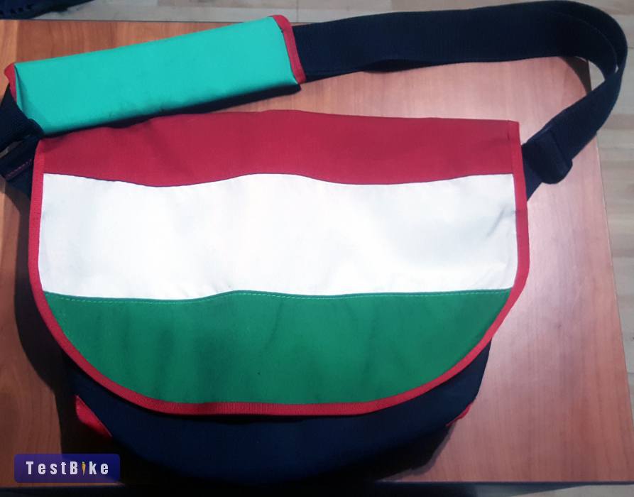  Egyedi Bagaboo Teenage Dirtbag oldaltáska (vadiúj) 