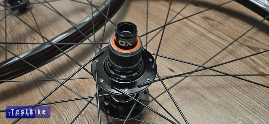 Giant XC1 27,5 Boost kerékszett XD-s, Boost