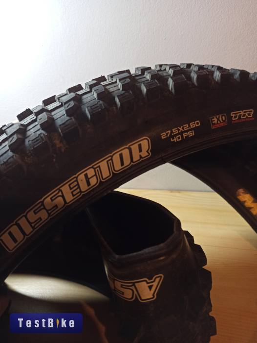  Jó állapotú 29" és 27.5"x2.6 Maxxis gumik