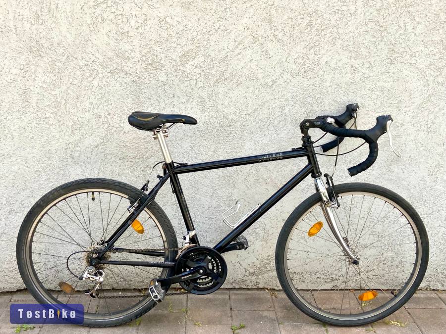 Könnyű, felújított városi-túra kerékpár – Gepida 26”