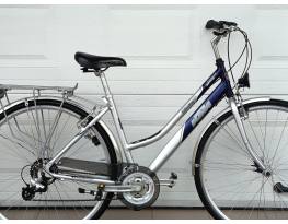  KTM Life Joy 28 -as Trekking Túra kerékpár, jól felszerelt.