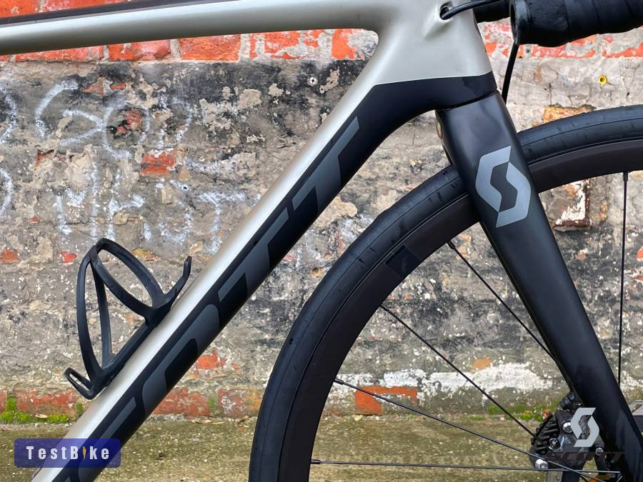  Tárcsás Scott Addict elektromos Ultegrával