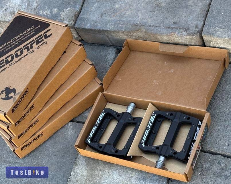 -új- Pedotech - profi szegecses platform pedál - MTB, Gravel