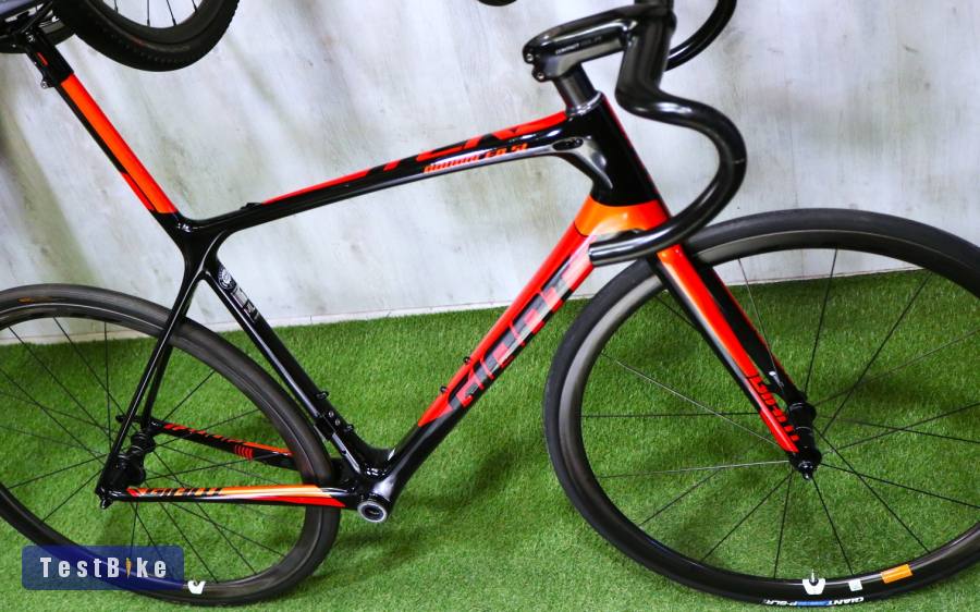 04.05ig 275e! 0km új csúcs Giant TCR Advanced SL Carbon váz