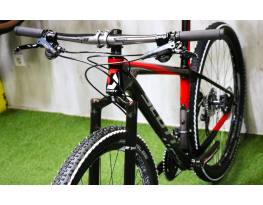 04.01ig 399e! Csúcs Scott Scale Carbon 29 DT Carbon XT K-For