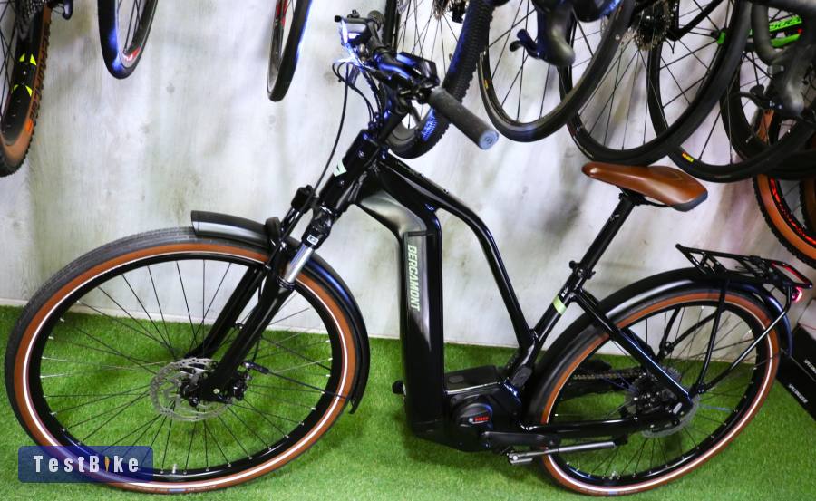 05.03ig 675e! Újszerű SM Bergamont Bosch Smart full felszere