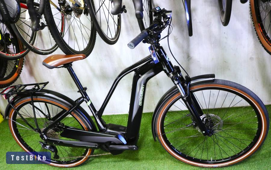 05.03ig 675e! Újszerű SM Bergamont Bosch Smart full felszere