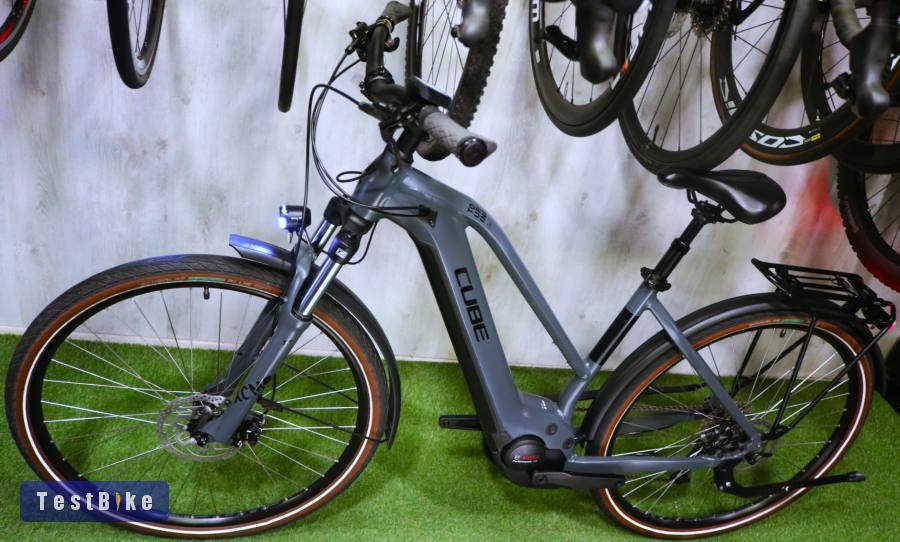 08.02ig 579e! Újszerű 46-S Cube Touring Trapeze Bosch 625Wh