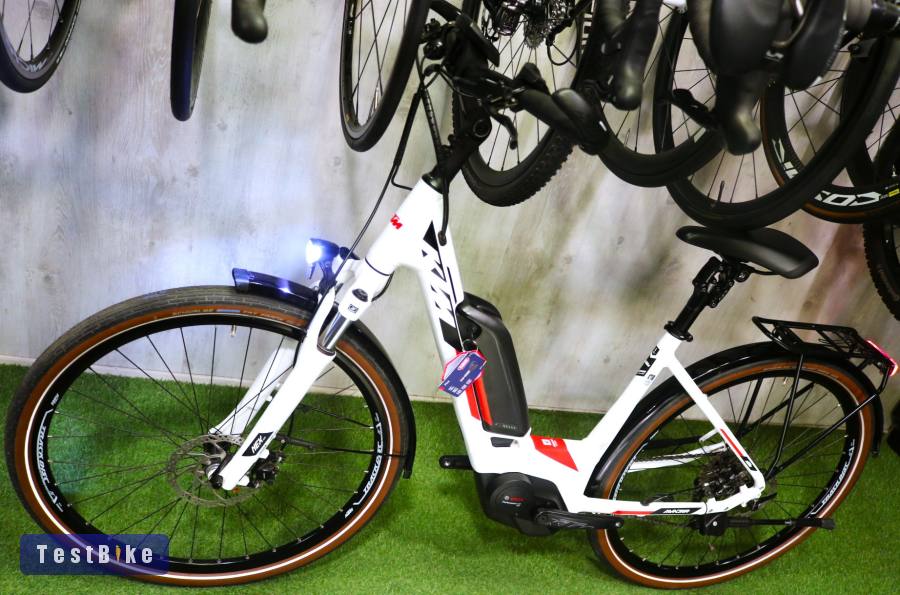 08.09ig 479e! Újszerű KTM Macina CX 500 Bosch mély-vázas 