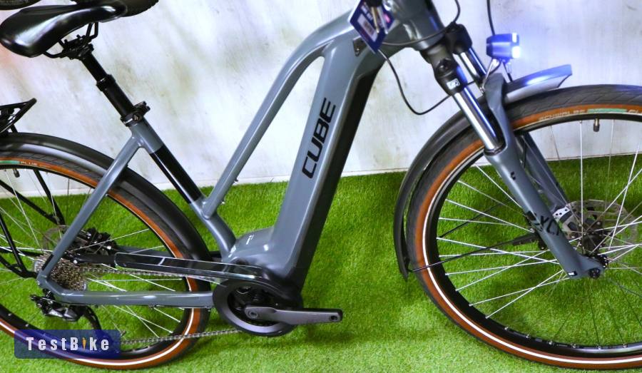 08.16ig 579e! Újszerű 46-S Cube Touring Trapeze Bosch 625Wh