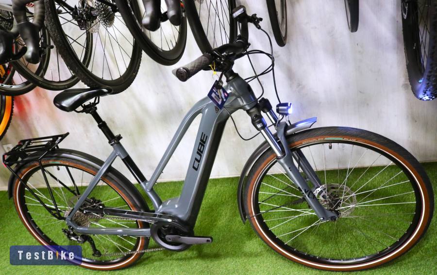 08.16ig 579e! Újszerű 46-S Cube Touring Trapeze Bosch 625Wh