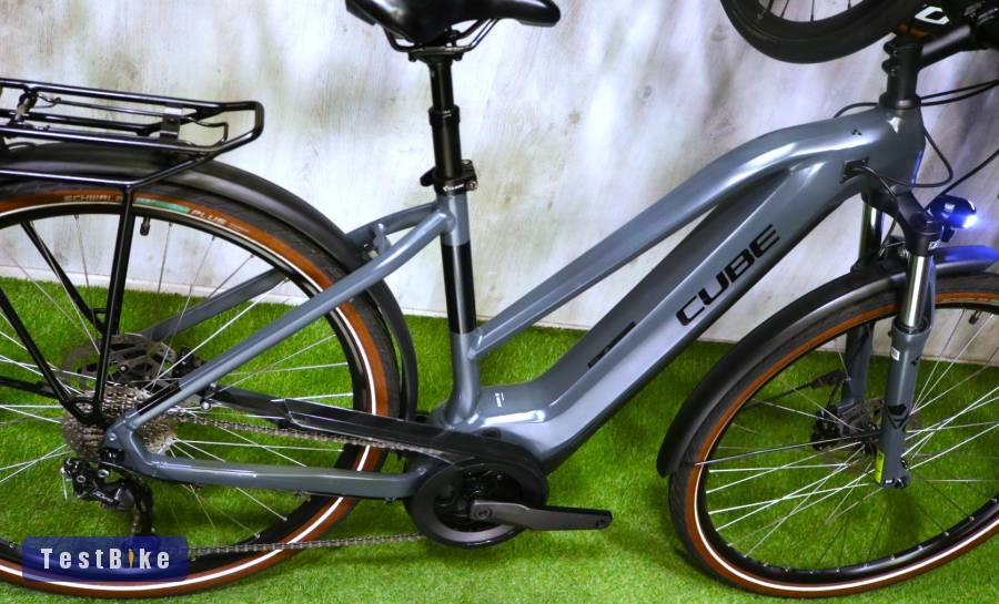 08.16ig 579e! Újszerű 46-S Cube Touring Trapeze Bosch 625Wh