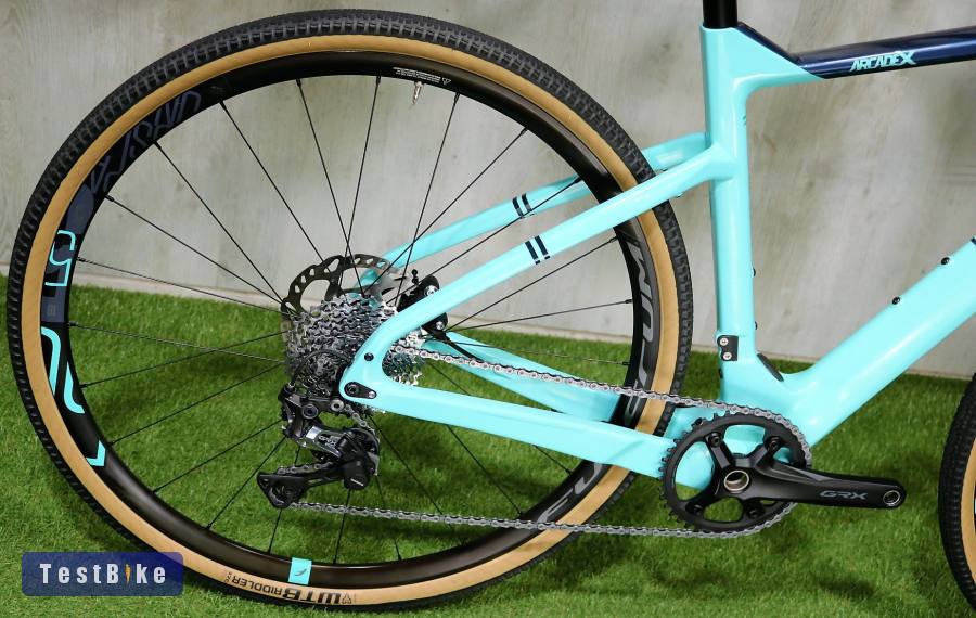 09.06ig 820e! Újszerű Bianchi Arcadex Pro Disc Gravel GRX