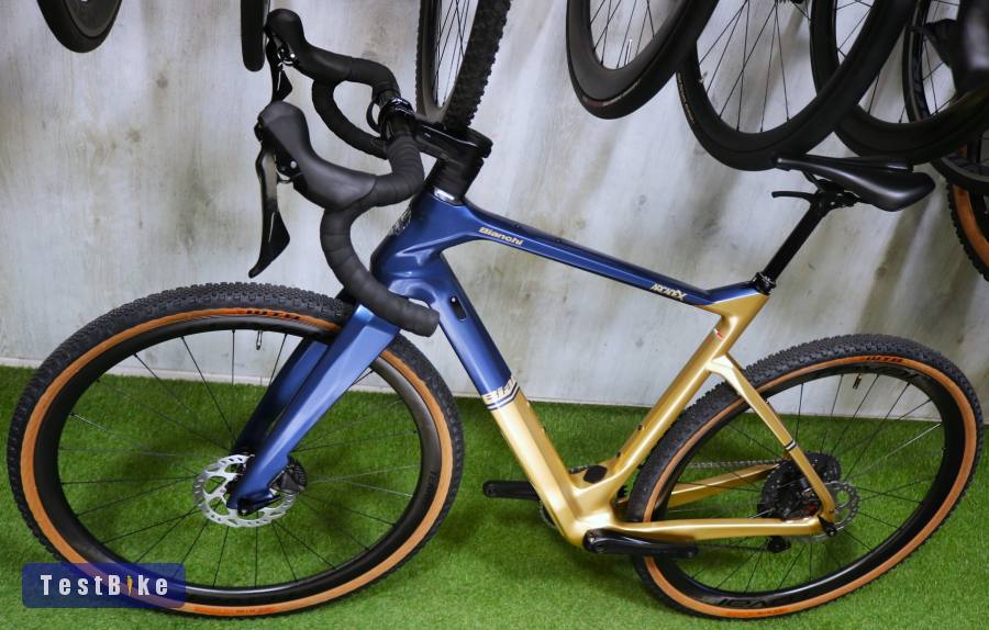 09.23ig 669e! Újszerű Bianchi Arcadex Carbon Pro Disc Gravel GRX