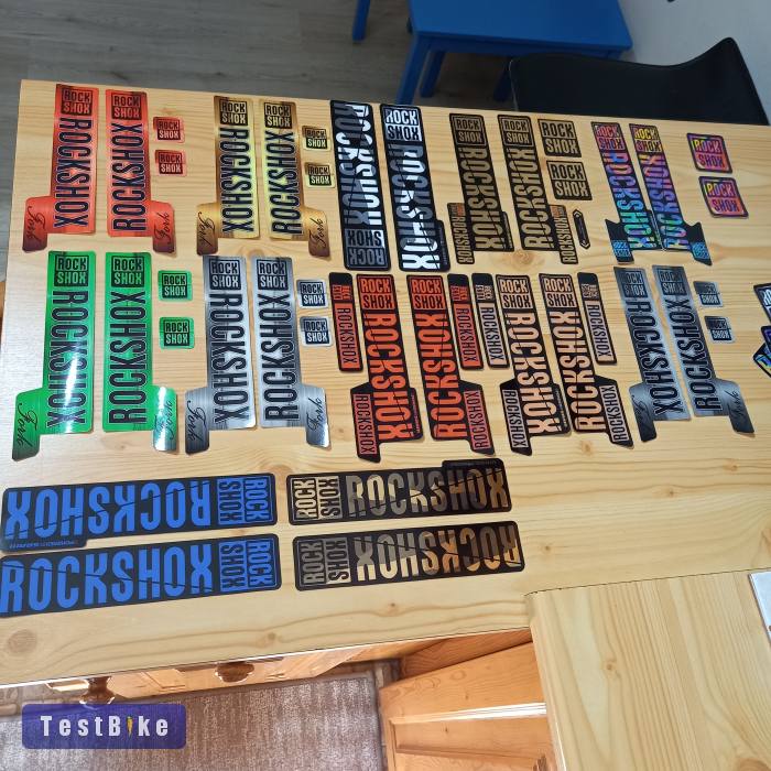 Új 100 % műanyag teló matricák. UV álló