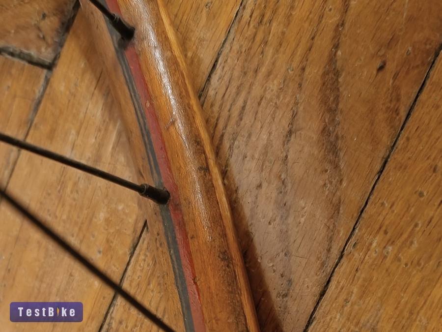 100-130 éves, fából készült, 622-es országúti komplett kerék