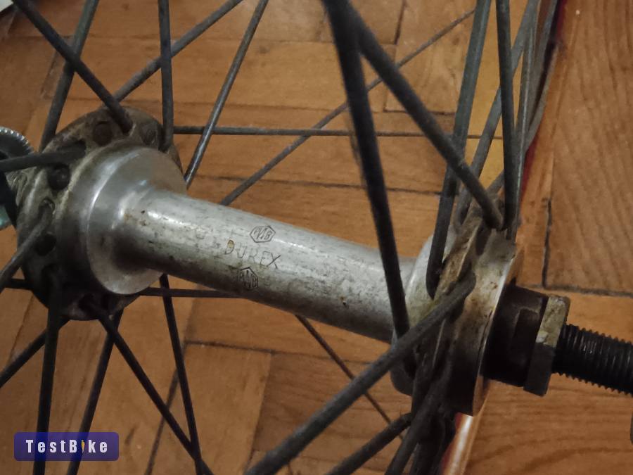 100-130 éves, fából készült, 622-es országúti komplett kerék