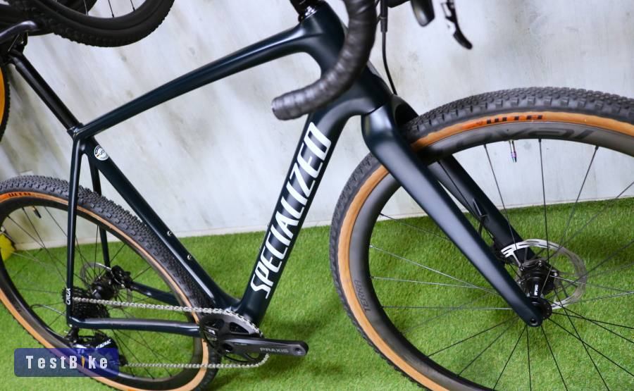10.18ig 629e! 56 L Specialized Crux Carbon Gravel Disc op. Terra