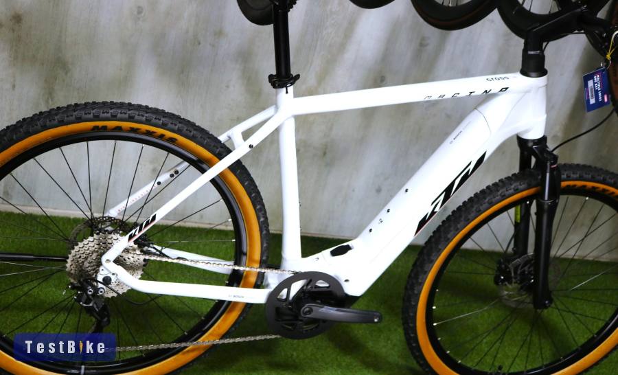 11.01ig 739e! 120km-es 56 L KTM Macina Cross Bosch CX 85Nm 750 
