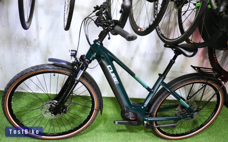 11.12ig 679e! Új szériás Cube Touring Bosch Smart 75Nm 625Wh