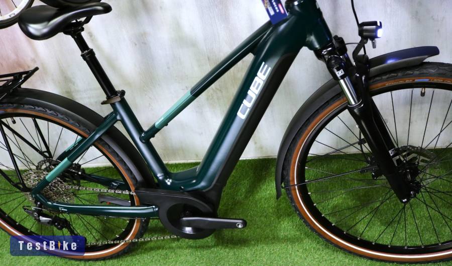 11.12ig 679e! Új szériás Cube Touring Bosch Smart 75Nm 625Wh