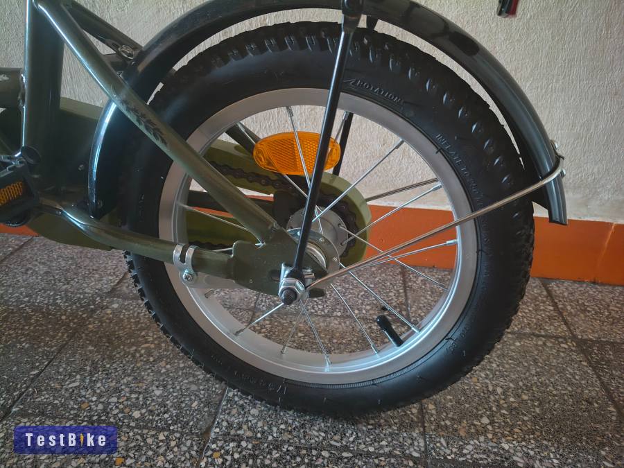 14-es gyerek bicikli teljes felszereléssel, sisakkal