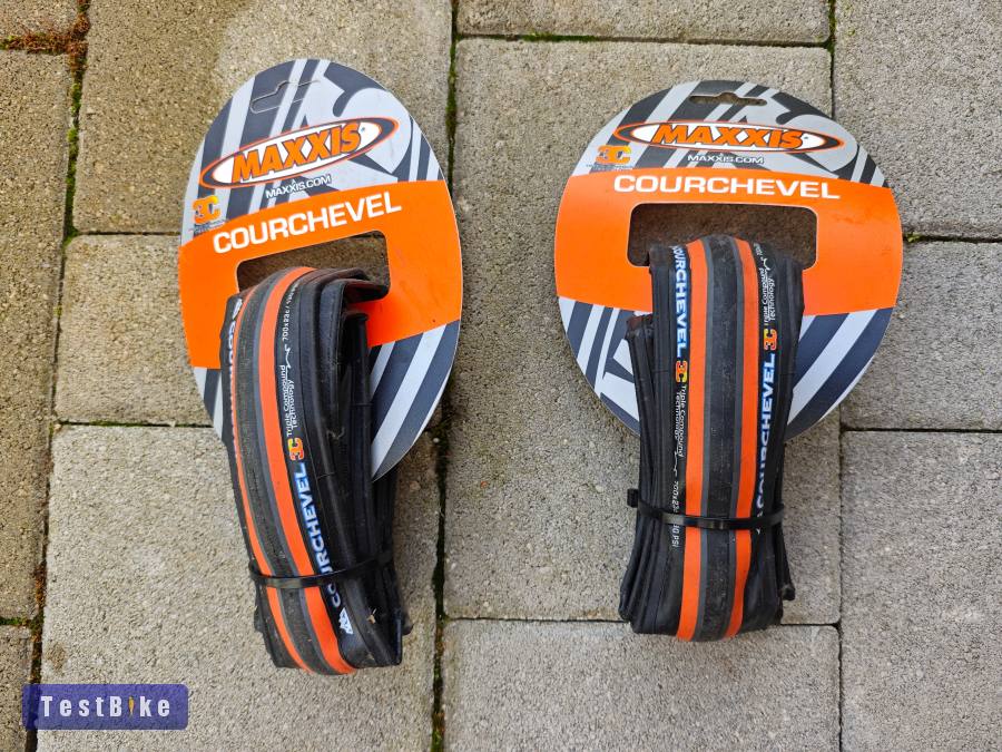 2 db. új Maxxis csúcsmodell 700x23-as, 215 gramm