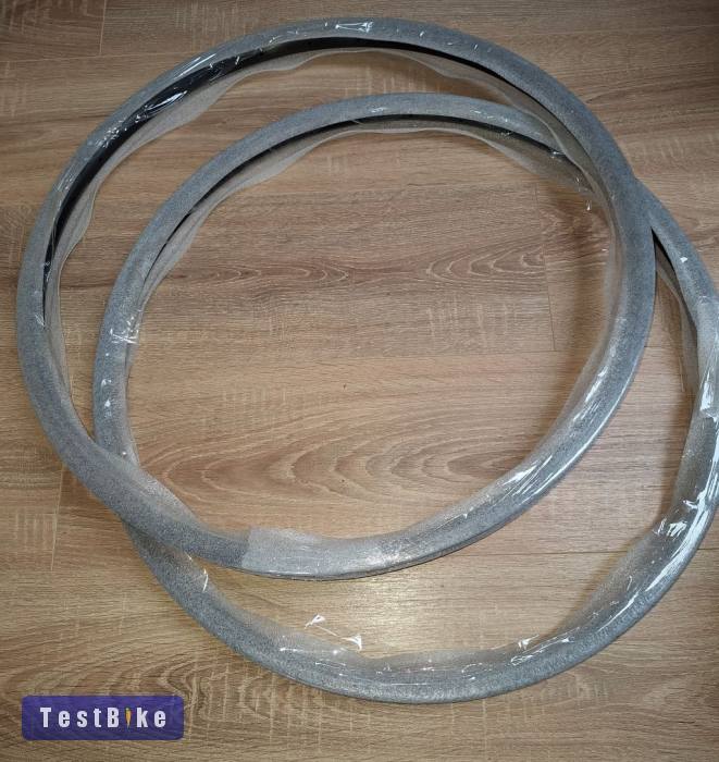 2× RaceFace AR 30 27,5" 32 L