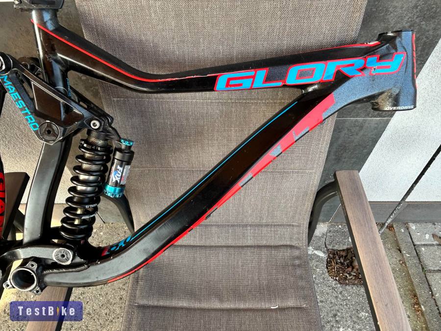 2014-es Giant Glory 2 + DEE MAx kerekek 