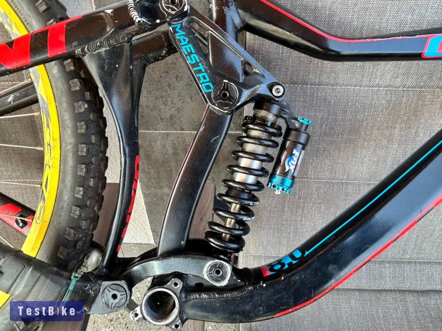 2014-es Giant Glory 2 + DEE MAx kerekek 