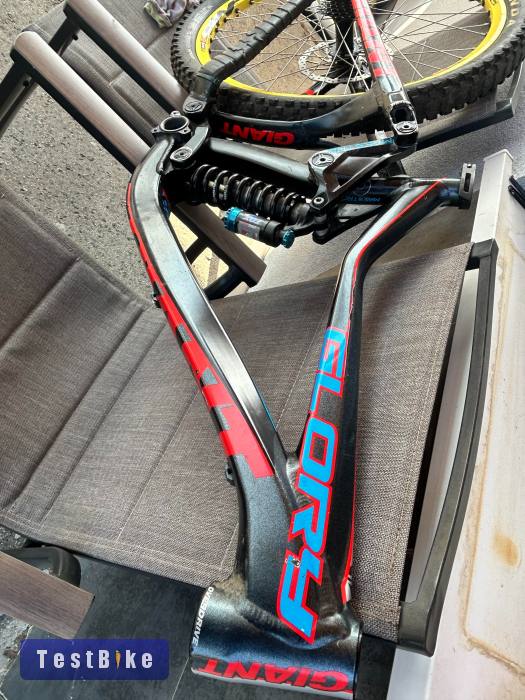 2014-es Giant Glory 2 + DEE MAx kerekek 