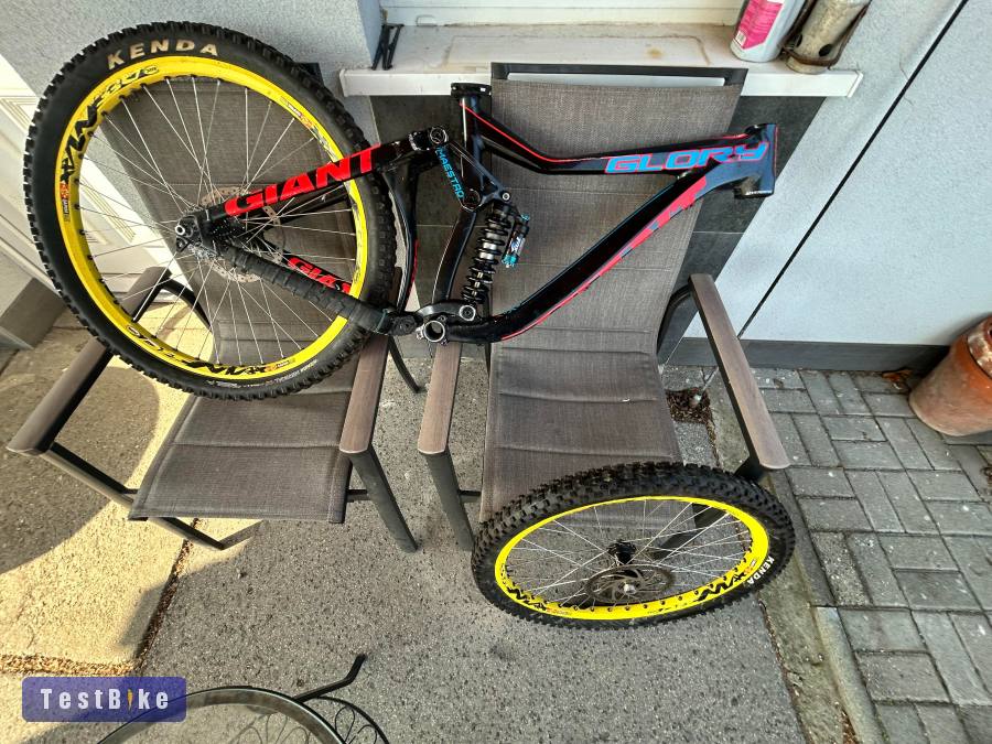 2014-es Giant Glory 2 + DEE MAx kerekek 