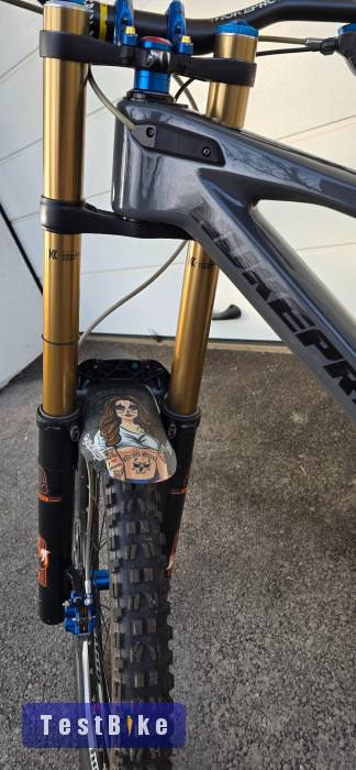 2016 Factory 40 Float 27.5 203 