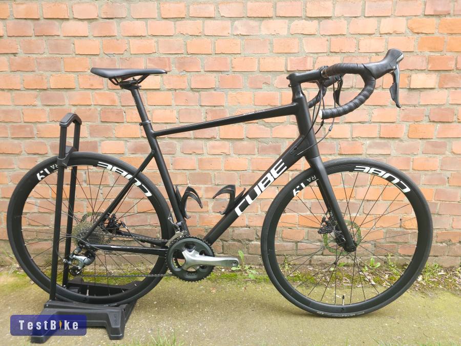 2021-es Cube Attain Race országúti 2x10 Tiagra 60 cm 10.1 kg