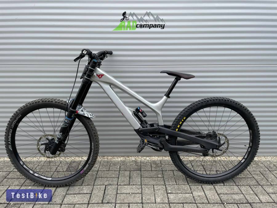 2022 YT Tues Downhill kerékpár