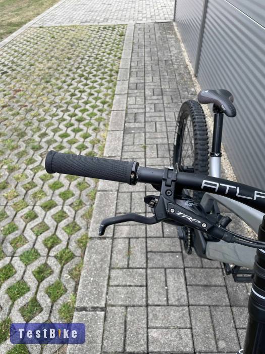 2022 YT Tues Downhill kerékpár