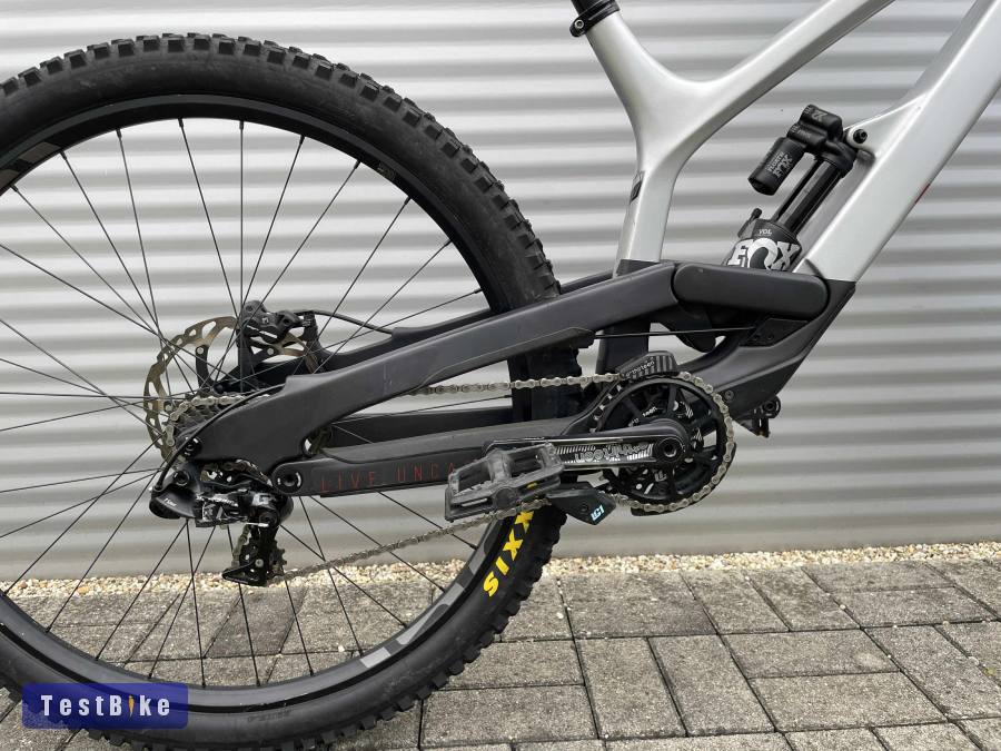 2022 YT Tues Downhill kerékpár