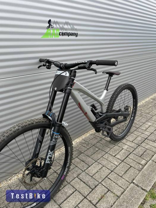 2022 YT Tues Downhill kerékpár