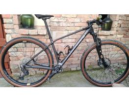 2023-as Orbea Alma M50 karbon eladó.