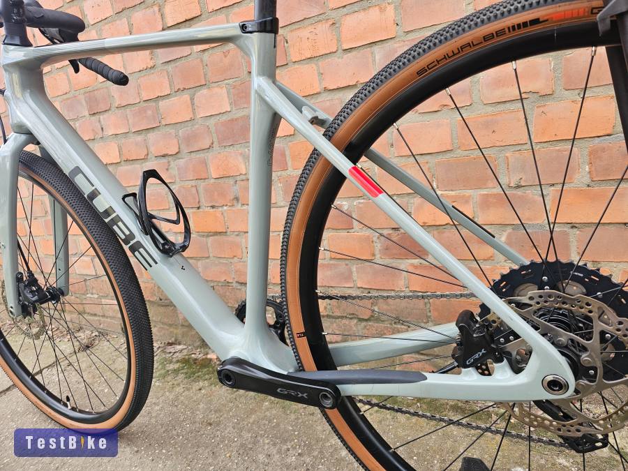 2023 Cube Nuroad C:62 Pro Carbon Gravel 1x11 GRX M 9 kg súly