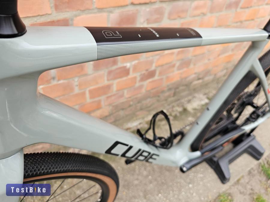 2023 Cube Nuroad C:62 Pro Carbon Gravel 1x11 GRX M 9 kg súly