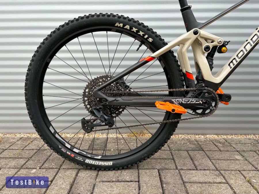 2023 Mondraker Superfoxy Carbon R Enduro Kerékpár