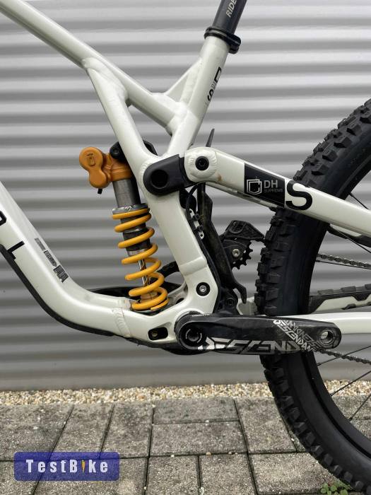 2024 Commencal Supreme DH V5 Downhill Kerékpár