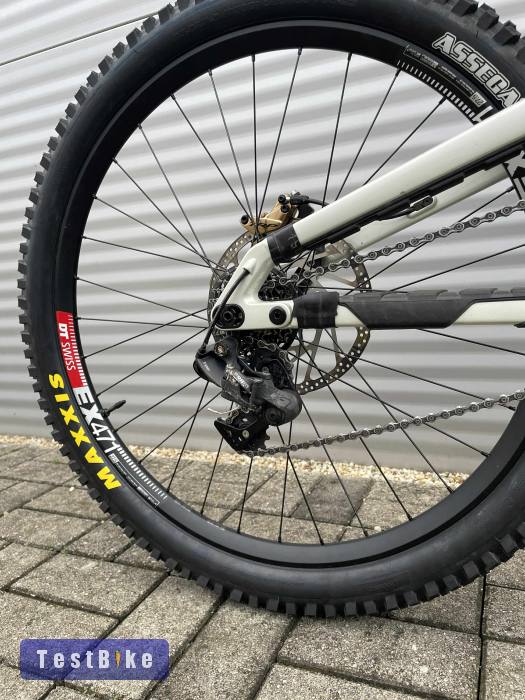 2024 Commencal Supreme DH V5 Downhill Kerékpár