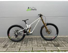 2024 Commencal Supreme DH V5 Downhill Kerékpár